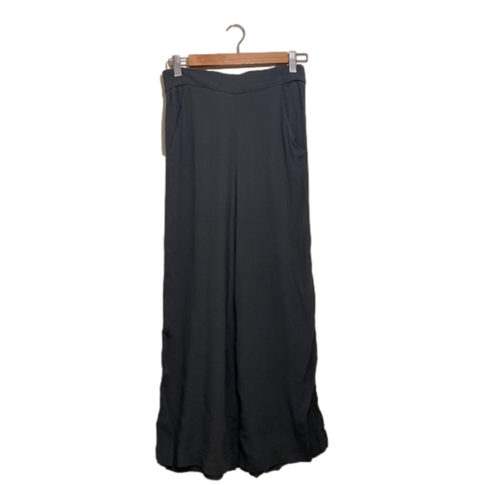 Aritzia Allant cropped green pants with pockets . Size S